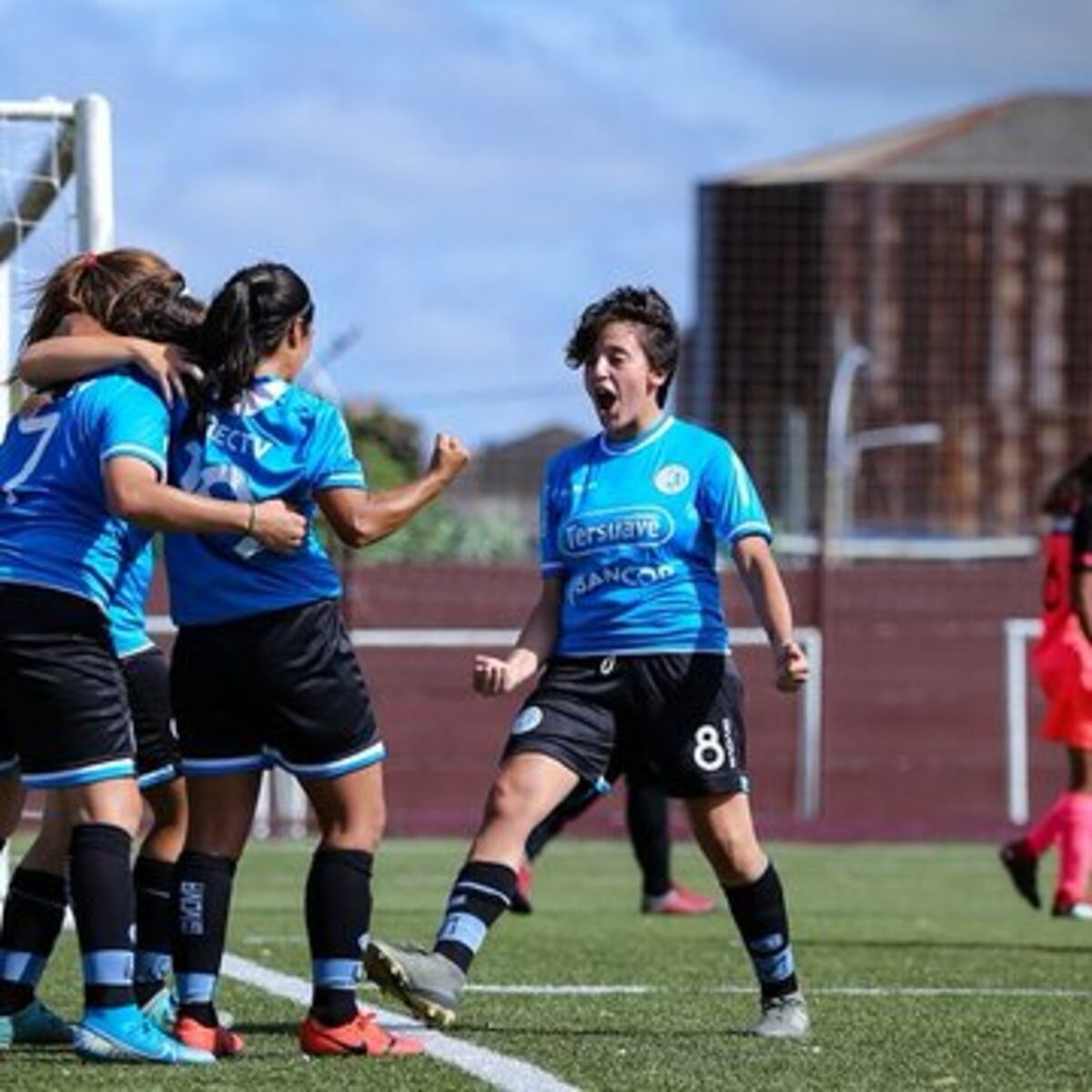 Belgrano e Instituto conmemoran el lunes con sus trabajadoras e hinchas, el Día Internacional de la Mujer.