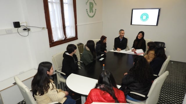 Becas Coronel Rosales para estudiantes del distrito