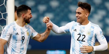 El festejo de gol entre Sergio Agüero y Lautaro Martínez.