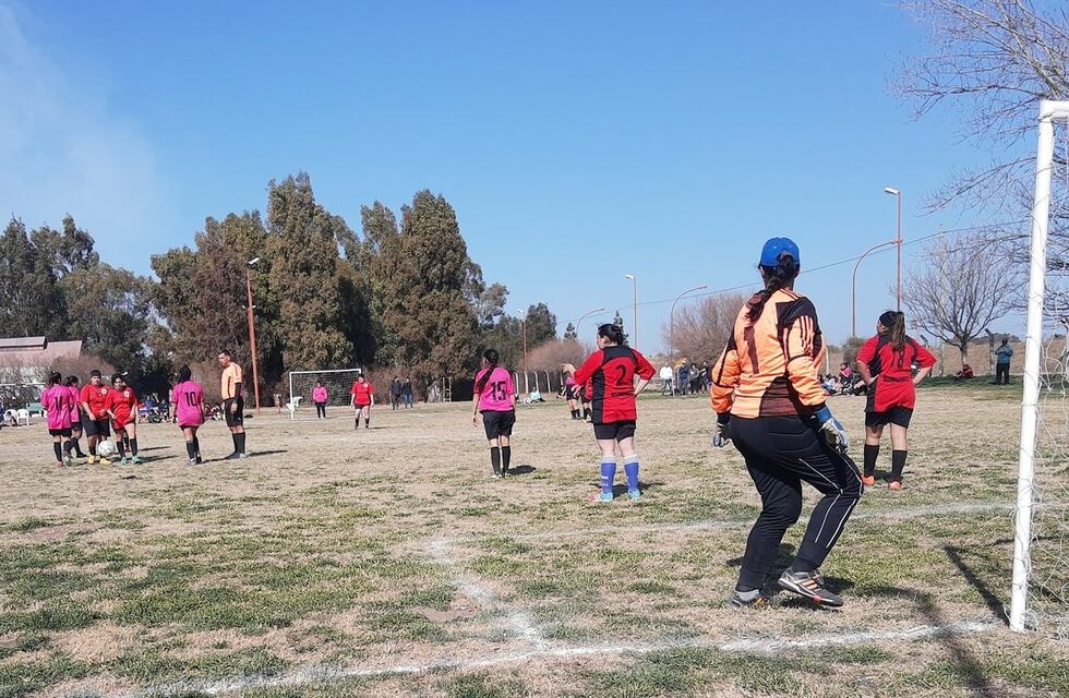 Fútbol femenino: Venus es líder con puntaje ideal