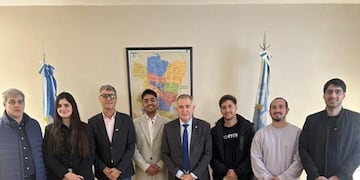 El gobernador mantuvo una reunión con representantes de Vortex Software y funcionarios del área empresarial.