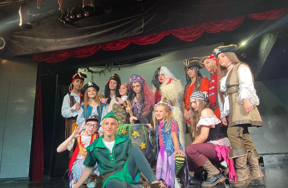 Semana Santa también se vive en calle Rivadavia con humor, infantiles y mediumnidad