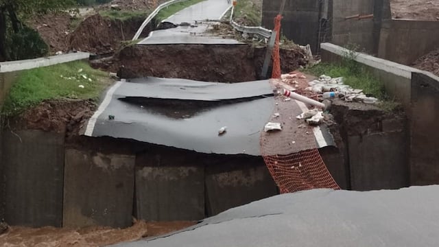 Se desmoronó parte de la Costanera por las intensas lluvias en Córdoba.