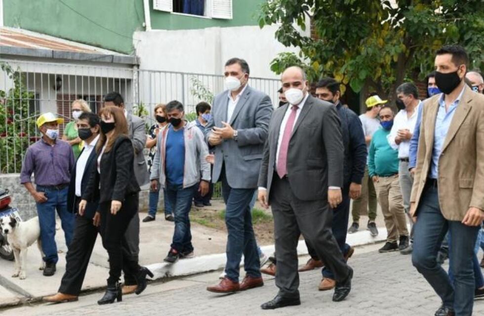 Las Talitas: el gobernador Juan Mazur inauguró obras de pavimentación