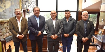 El vicegobernador Bernis destacó el interés del cónsul Víctor Benítez en "trabajar sobre intereses comunes y fortalecer los lazos comerciales y culturales entre nuestra provincia y el país hermano".