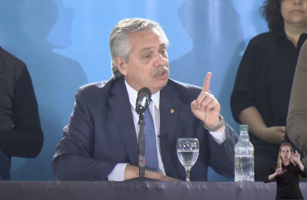 Alberto Fernández criticó la vandalización de un monumento de Néstor Kirchner: “Desterremos el odio en la Argentina”