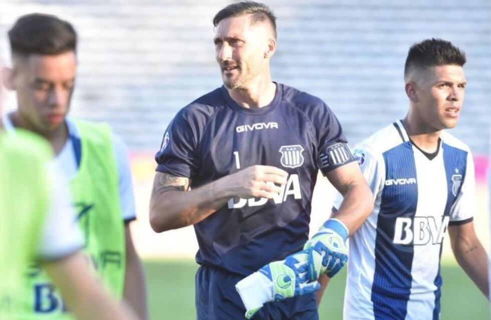Con Herrera y Caranta, superposición de arqueros en Talleres