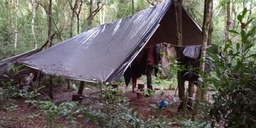 Furtivos abandonan campamento en Urugua-í: perros, armas y carne fueron secuestrados.