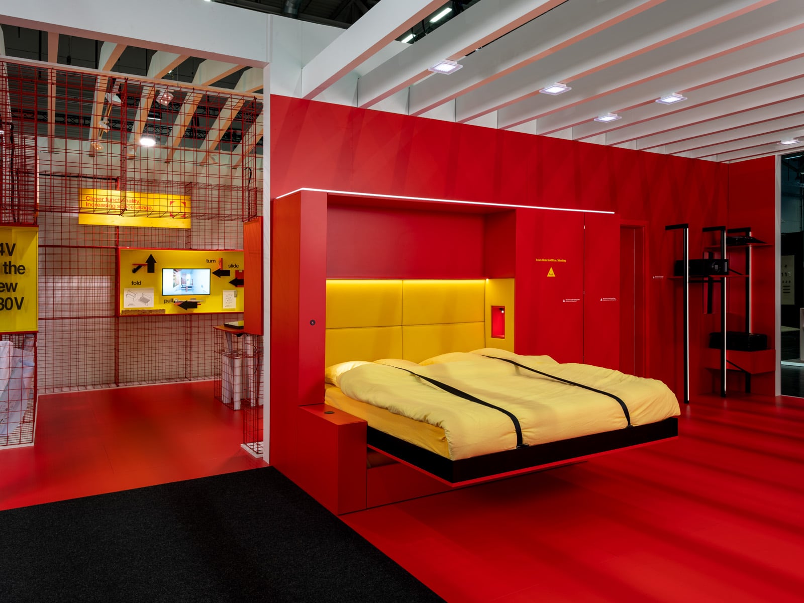 Durante el día, la cama rebatible puede ocultarse y liberar espacio en el ambiente.
