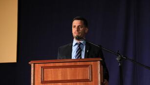 El intendente de Rafaela, Leonardo Viotti, encabezó su primer acto por el 25 de mayo