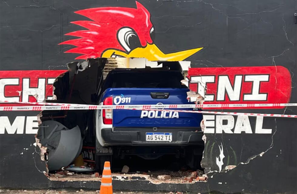 Sin asistencia: la angustia del dueño del taller que fue destrozado por un patrullero en Córdoba