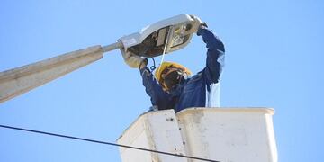El joven de 22 años estaba colocando luces LED en el barrio Víctor Colas de la provincia de Corrientes (Imagen ilustrativa).