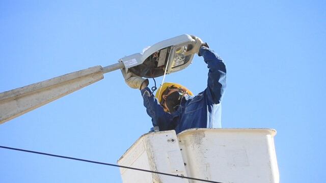 El joven de 22 años estaba colocando luces LED en el barrio Víctor Colas de la provincia de Corrientes (Imagen ilustrativa).