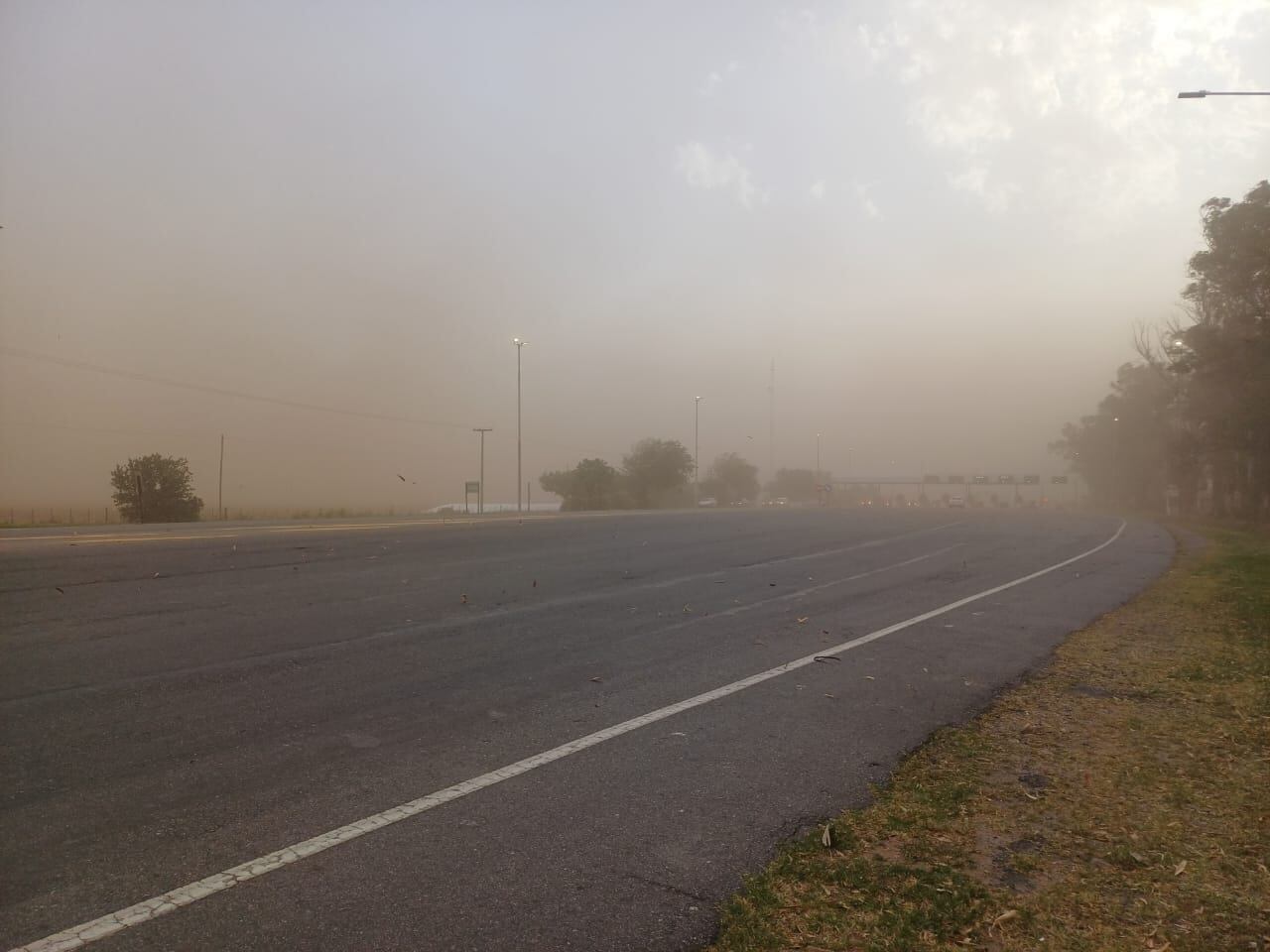 Terrible viento del sudeste. Visibilidad muy limitada en el sur de la ciudad (Gentileza)
