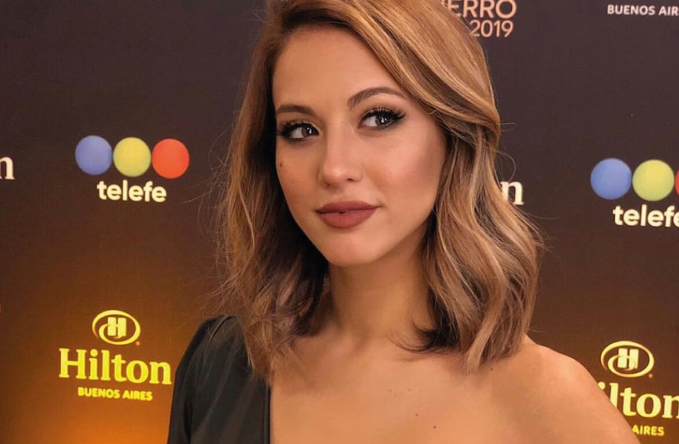 Flor Vigna, en el backstage de su próximo video: un jugado look con ropa interior negra, arneses y botas