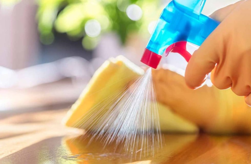 El truco definitivo para hacer productos de limpieza caseros y económicos: el paso a paso