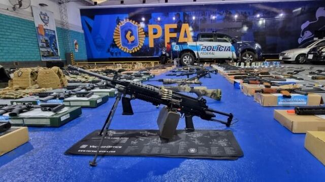 Golpe multimillonario al tráfico de armas réplica.