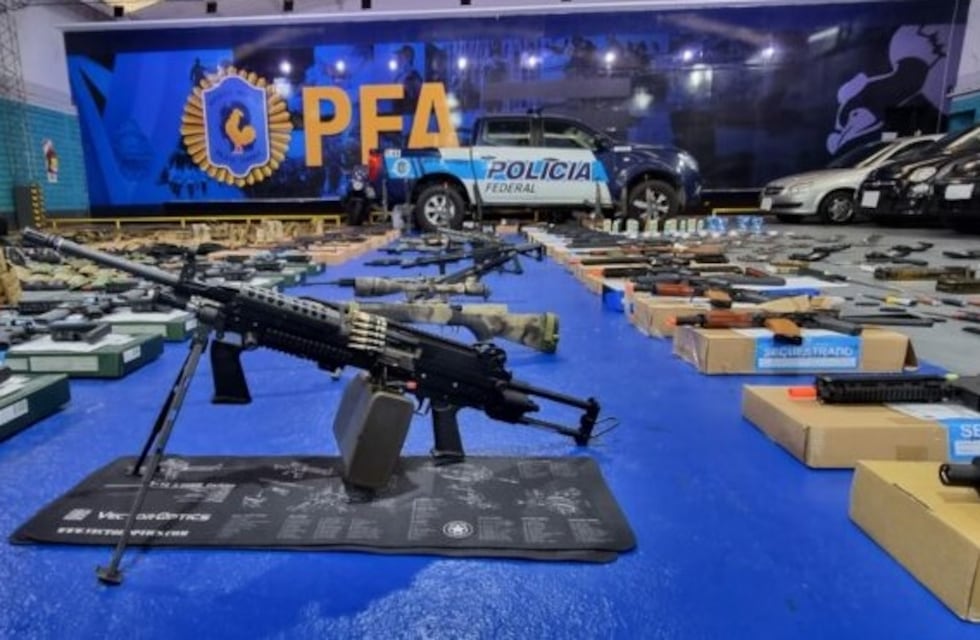 Golpe multimillonario al tráfico de armas réplica