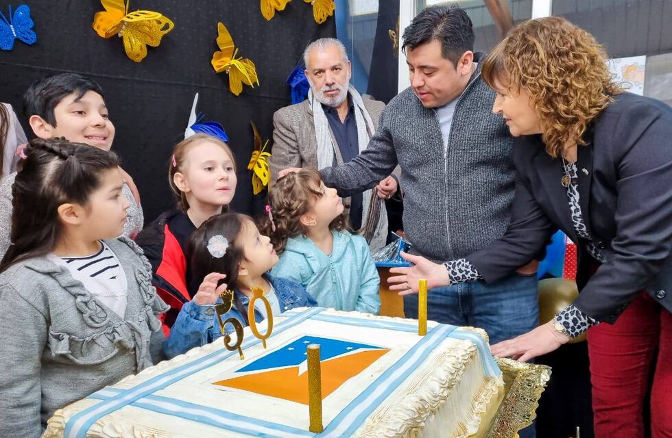 El Municipio participó de los festejos por el 50° aniversario de la Escuela Rural de Lago Escondido