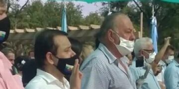 Importante gesto de inclusión del gobernador de Misiones al interpretar el Himno Nacional Argentino con lengua de señas.