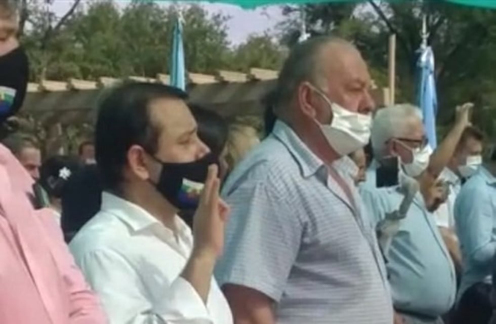 Importante gesto de inclusión: el gobernador de Misiones interpretó el Himno argentino con lengua de señas