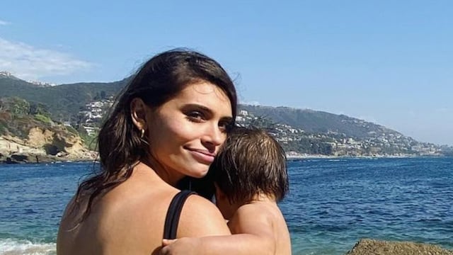 Eva de Dominici junto a su hijo Cairo.