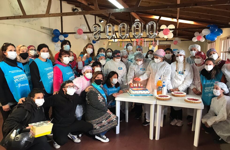 Celebran la aplicación de 80 mil dosis en el vacunatorio del Club Teléfonos