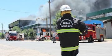 Incendio en planta Avícola. Foto: RadioGualeguay