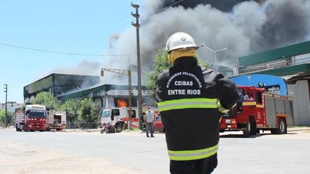 Incendio en planta Avícola. Foto: RadioGualeguay