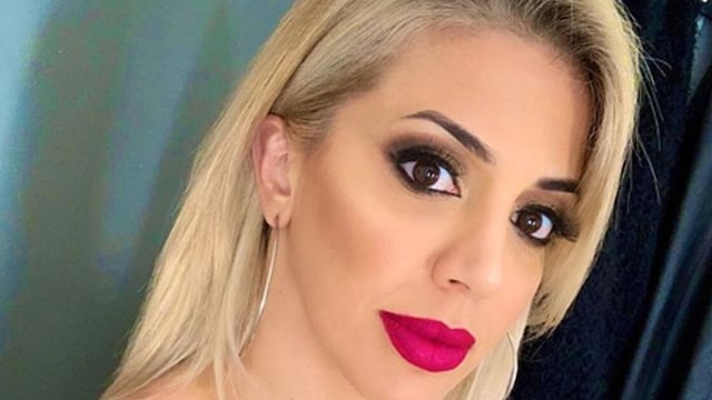 El escandaloso atuendo de Virginia Gallardo: un mono rojo de alto voltaje.