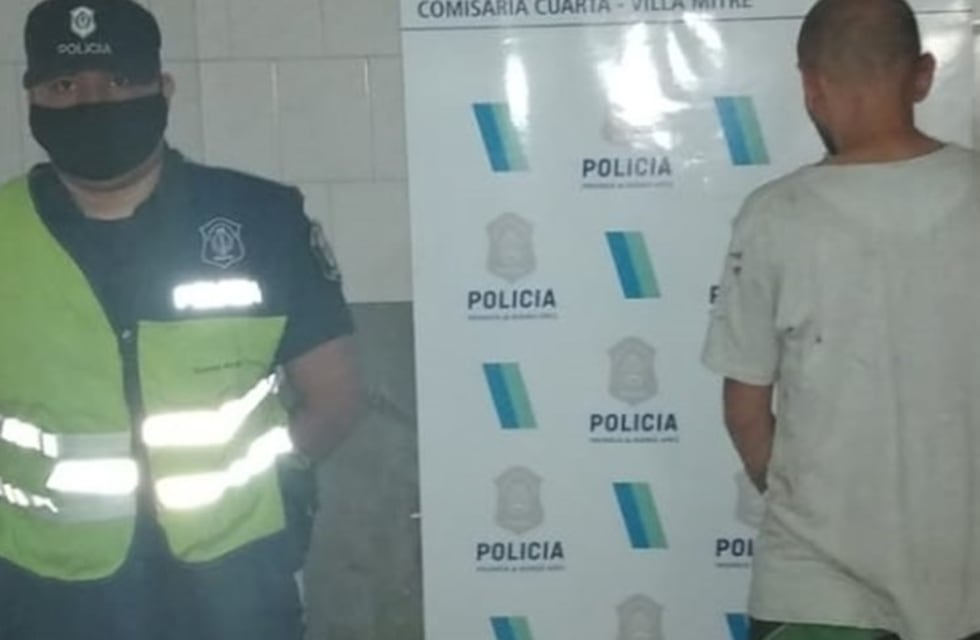 Saltó un paredón para golpear a una mujer