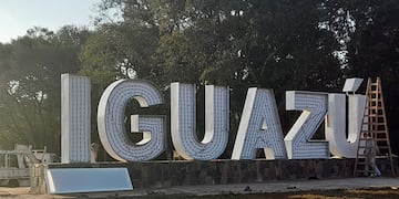 Puerto Iguazú: avanzan las obras de remodelación en la rotonda acceso a la ciudad.