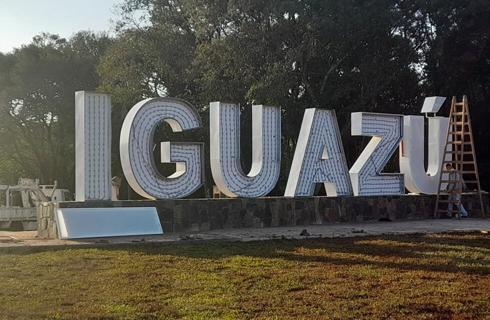 Puerto Iguazú: avanzan las obras de remodelación en la rotonda acceso a la ciudad