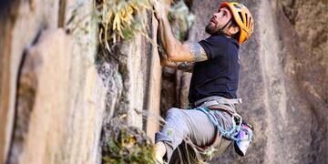 Desde la Confederación de Deportes, hablamos con el experimentado deportista que practica montañismo y escalada.