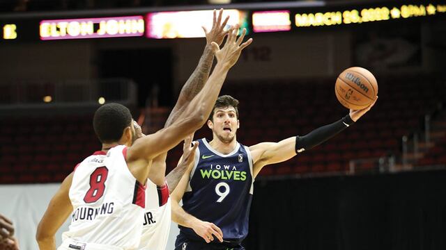 El cordobés Leandro Bolmaro con la camiseta de Iowa Wolves