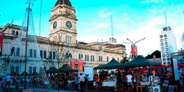 La Feria Navideña se realizará en Plaza Mansilla.