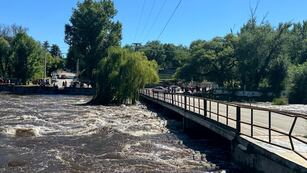 Crecida de los ríos en las sierras de Córdoba (La Voz).