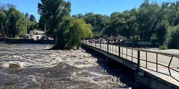 Crecida de los ríos en las sierras de Córdoba (La Voz).