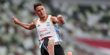 El atleta de 23 años consiguió una marca de 6,44 metros en su segundo intento en la final.