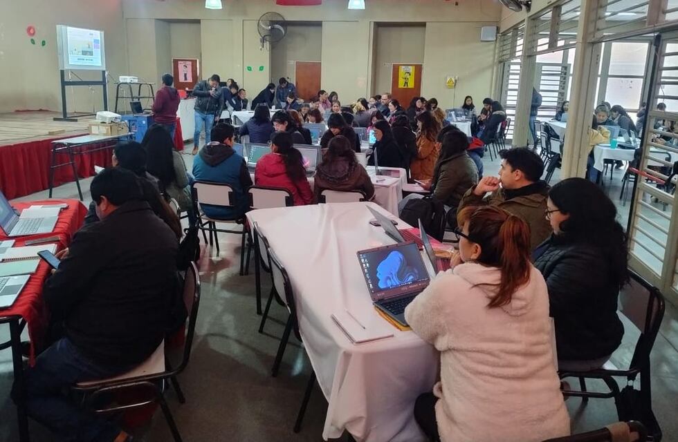 Destacan “alto interés” de docentes en aprender el uso de tecnologías, en Jujuy
