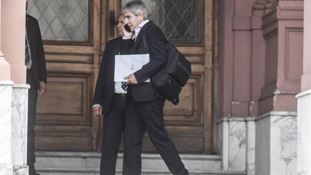 El ministro de Economía, Luis Caputo, presiona para aprobar la "ley ómnibus". Foto: Federico López Claro