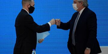 Proyecto. El presidente Alberto Fernández y el ministro Martín Guzmán planifican el gasto para el año que viene. (Télam/Archivo)