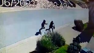 Motochorros intentaron robarle, se resistió y vecinos lo ayudaron a reducir a los ladrones.