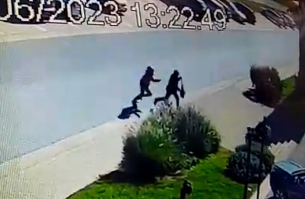 Córdoba: motochorros intentaron robarle, se resistió y vecinos lo ayudaron a reducir a los ladrones