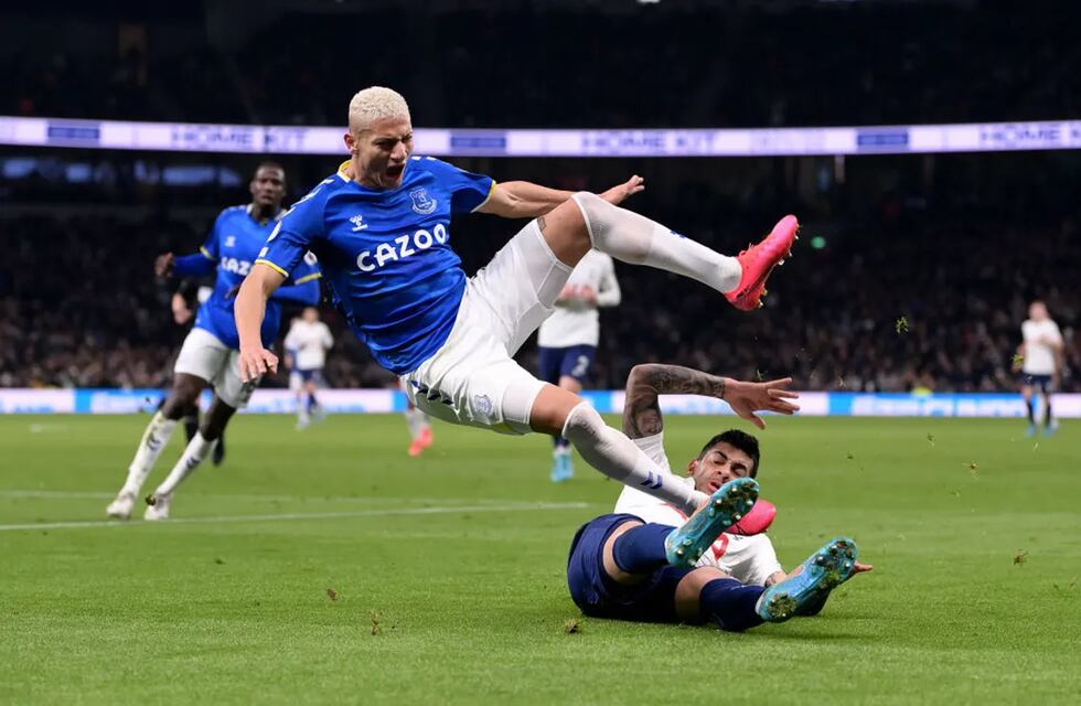 El Cuti Romero castigó al “villano” Richarlison: “Voy a la pelota”