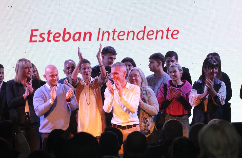 Esteban Avilés presentó su lista con gran convocatoria demostrando un fuerte arraigo en la identidad carlospacense