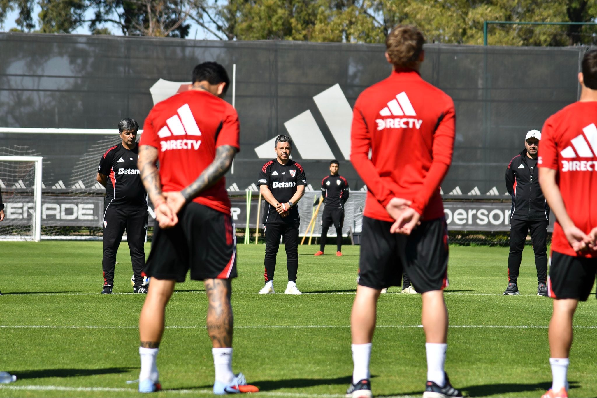 River y su homenaje a Miguel Russo. (Prensa River).