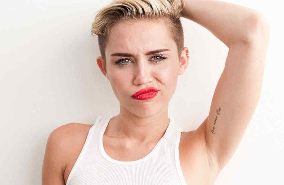 Tras el impacto de un rayo, el avión en el que viajaba Miley Cyrus tuvo que aterrizar de emergencia