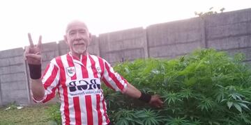 Mario Acuña en su casa de Azul.