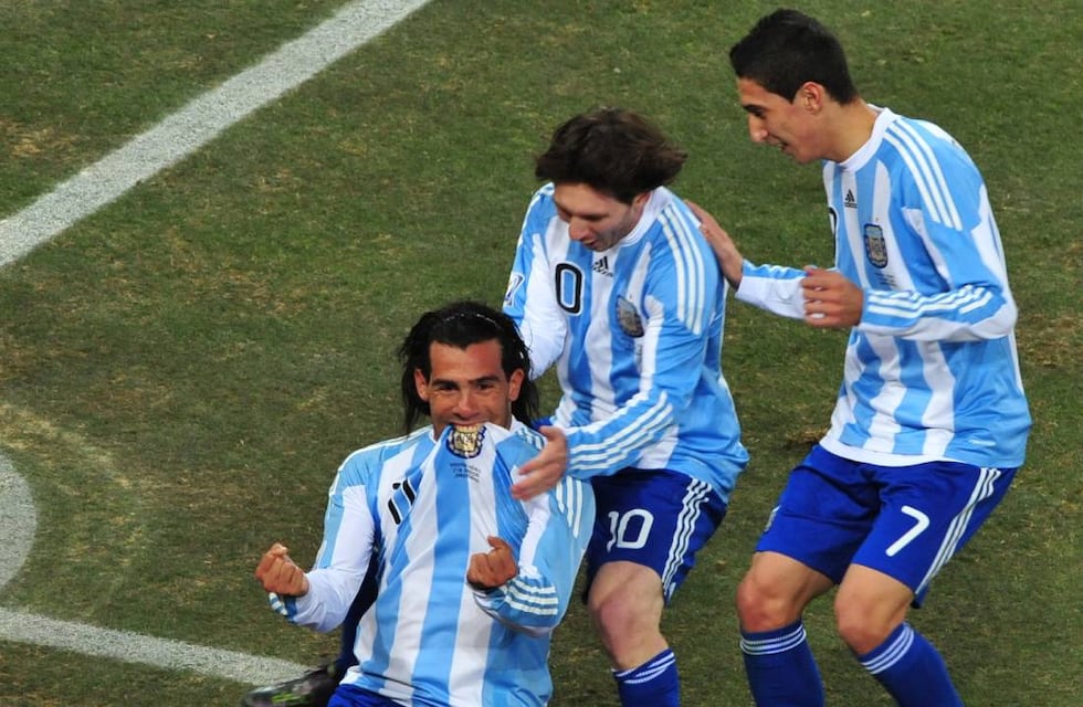 Carlos Tevez piensa en la vuelta de Ángel Di María a Rosario Central